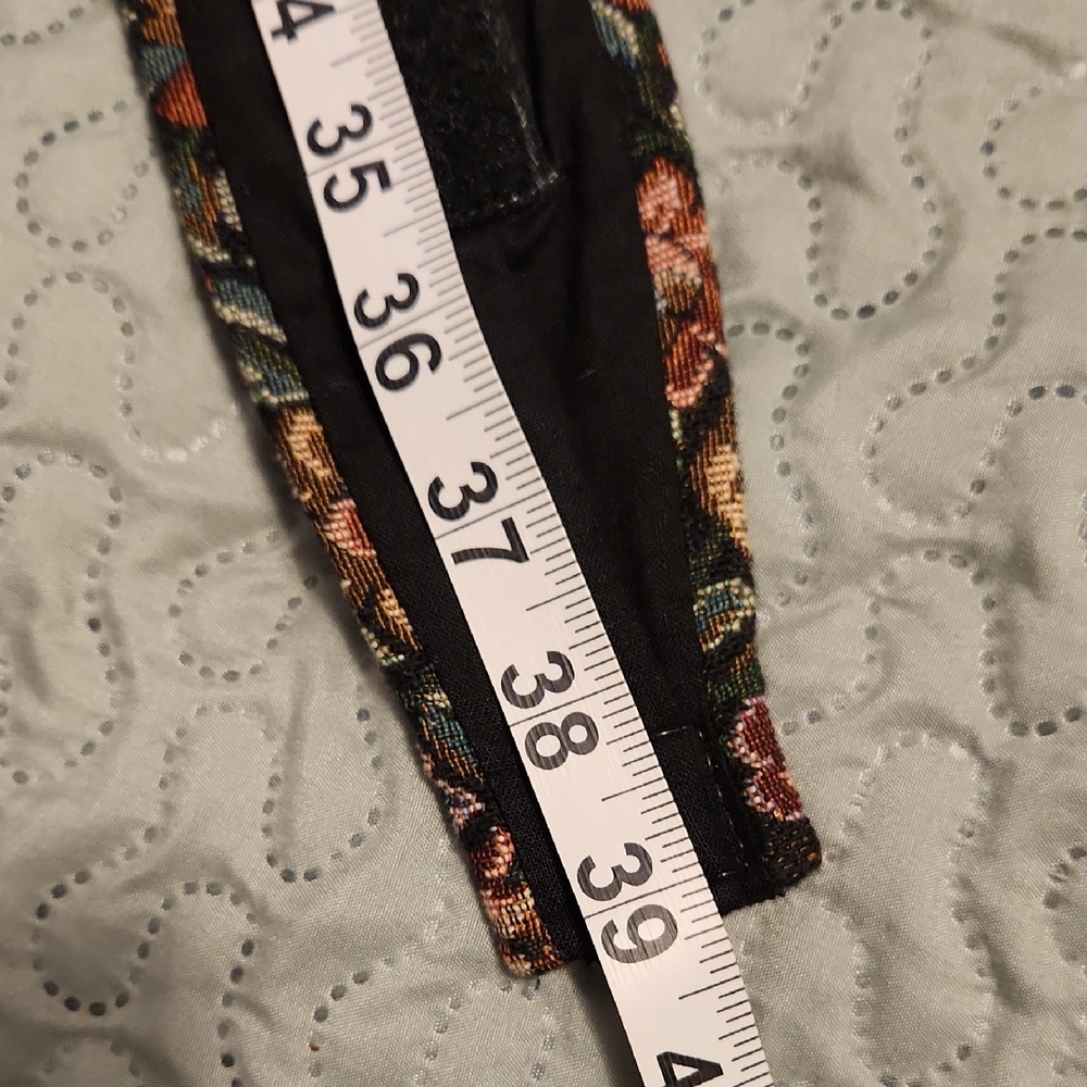 Floral Embroidered Cross Velcro Belt - Picture 6 of 10